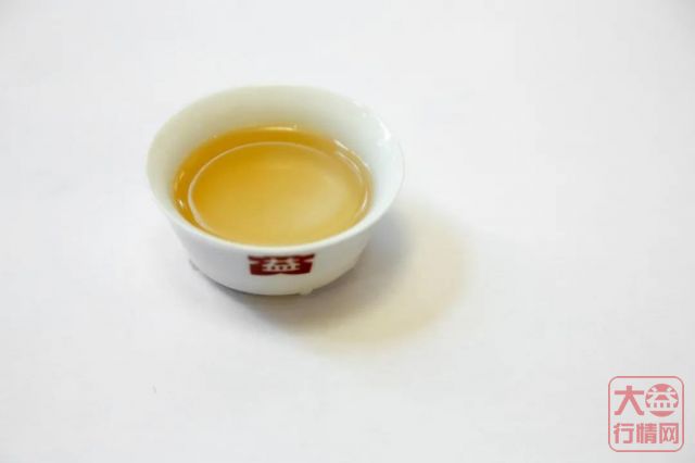 高山云雾出好茶 | 品鉴高山韵象1901生茶，体验味厚韵长之美妙