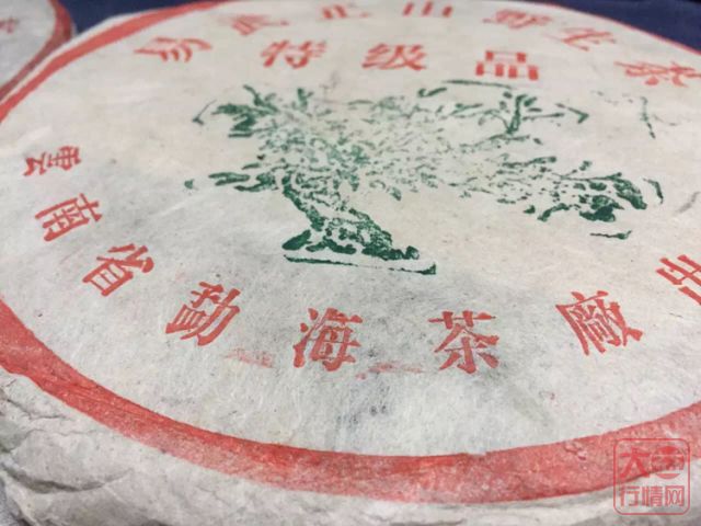 勐海茶厂 99绿大树 易武正山 特级品 青饼 图鉴