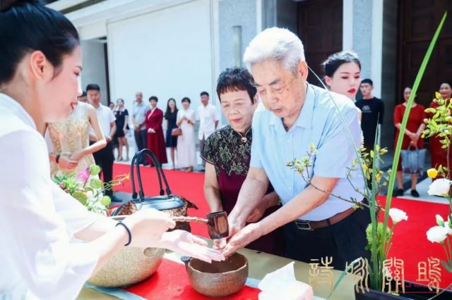 在诗与茶中感受深爱 | “诗咏关雎”60周年钻石婚纪念茶会圆满举办